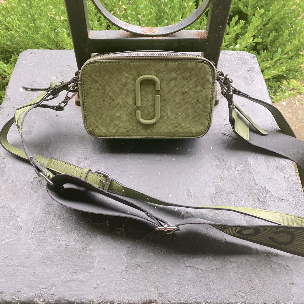 NOT AUTHENTIC Marc Jacobs Olive Crossbody Camera Bag